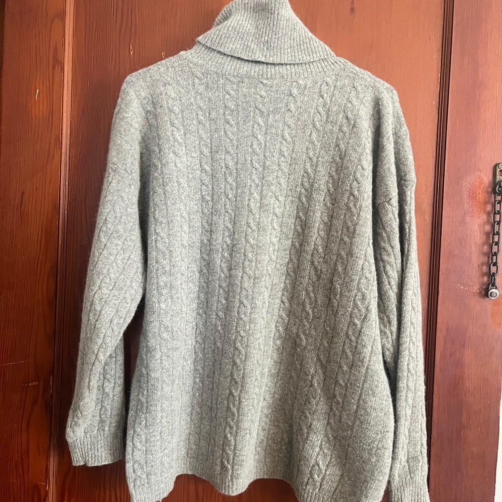 Elegant Gray Cable Knit Turtleneck Sweater with lambswool & angora hair - Picture 8 of 8
